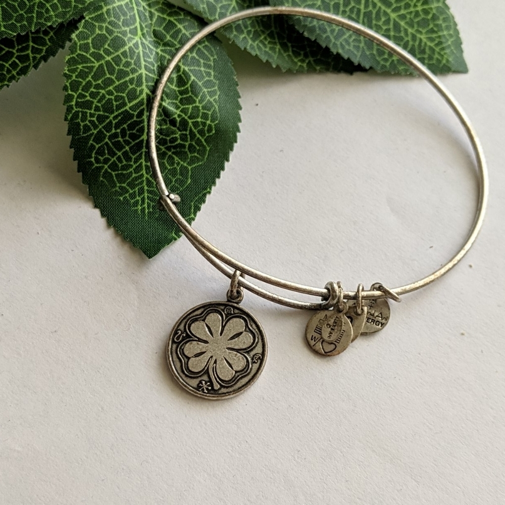 โญ HP x1 โญ Alex and Ani Four Leaf Clover Bracelet - Picture 1 of 5